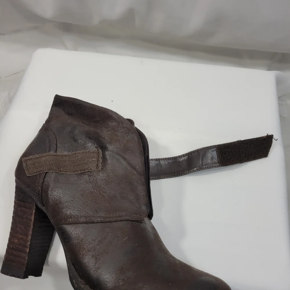 Crown Vintage Brown Pull On Heeled Booties Size 6.5M